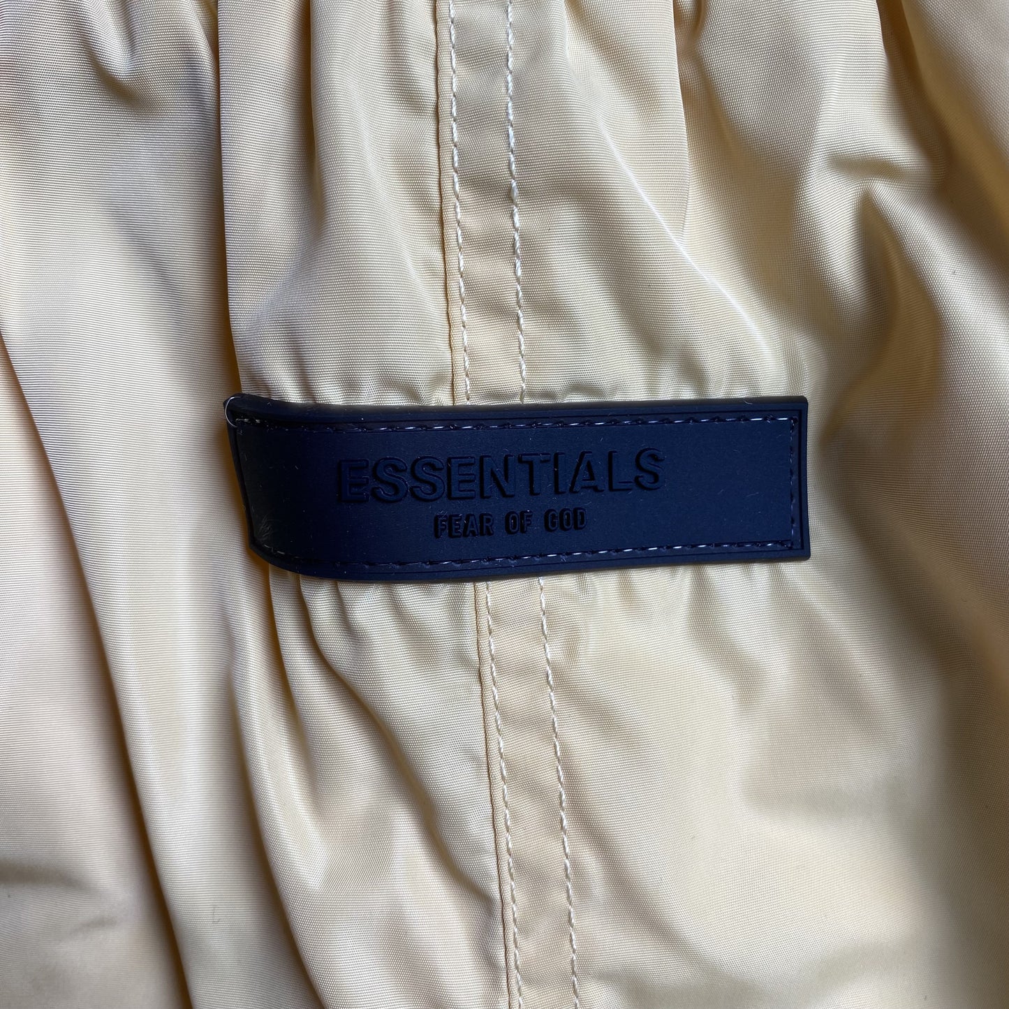 fear-of-god-essentials-running-nylon-short-light-tuscan-5-Drip Store Argentina