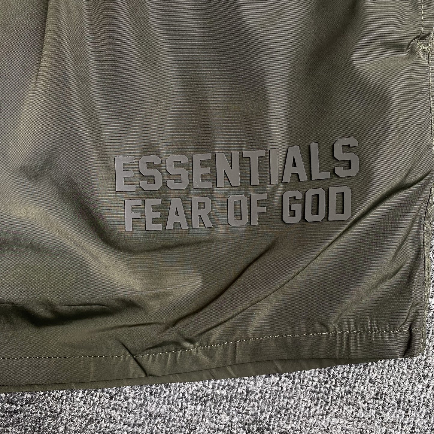 fear-of-god-essentials-running-nylon-short-off-black-3-Drip Store Argentina