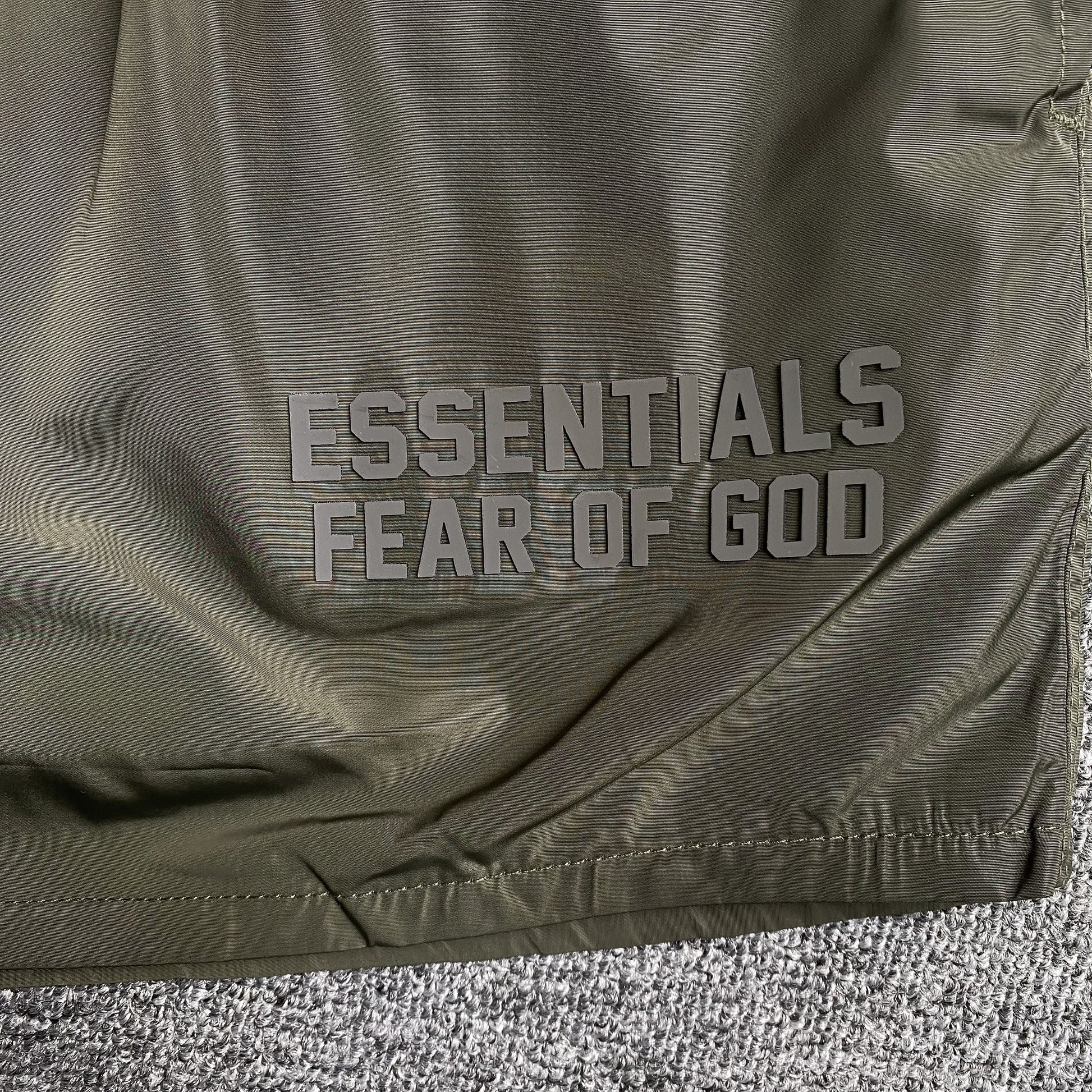 fear-of-god-essentials-running-nylon-short-off-black-3-Drip Store Argentina