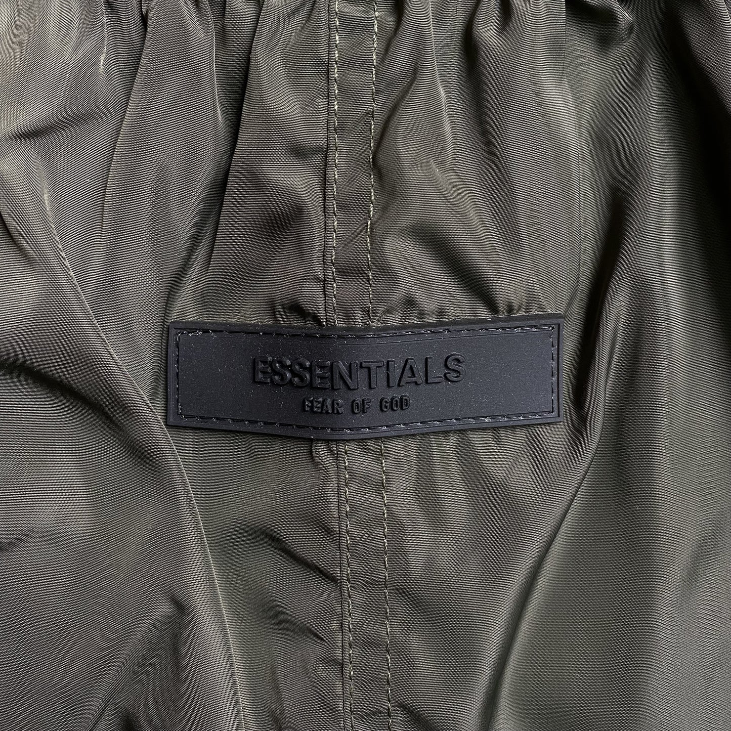 fear-of-god-essentials-running-nylon-short-off-black-4-Drip Store Argentina