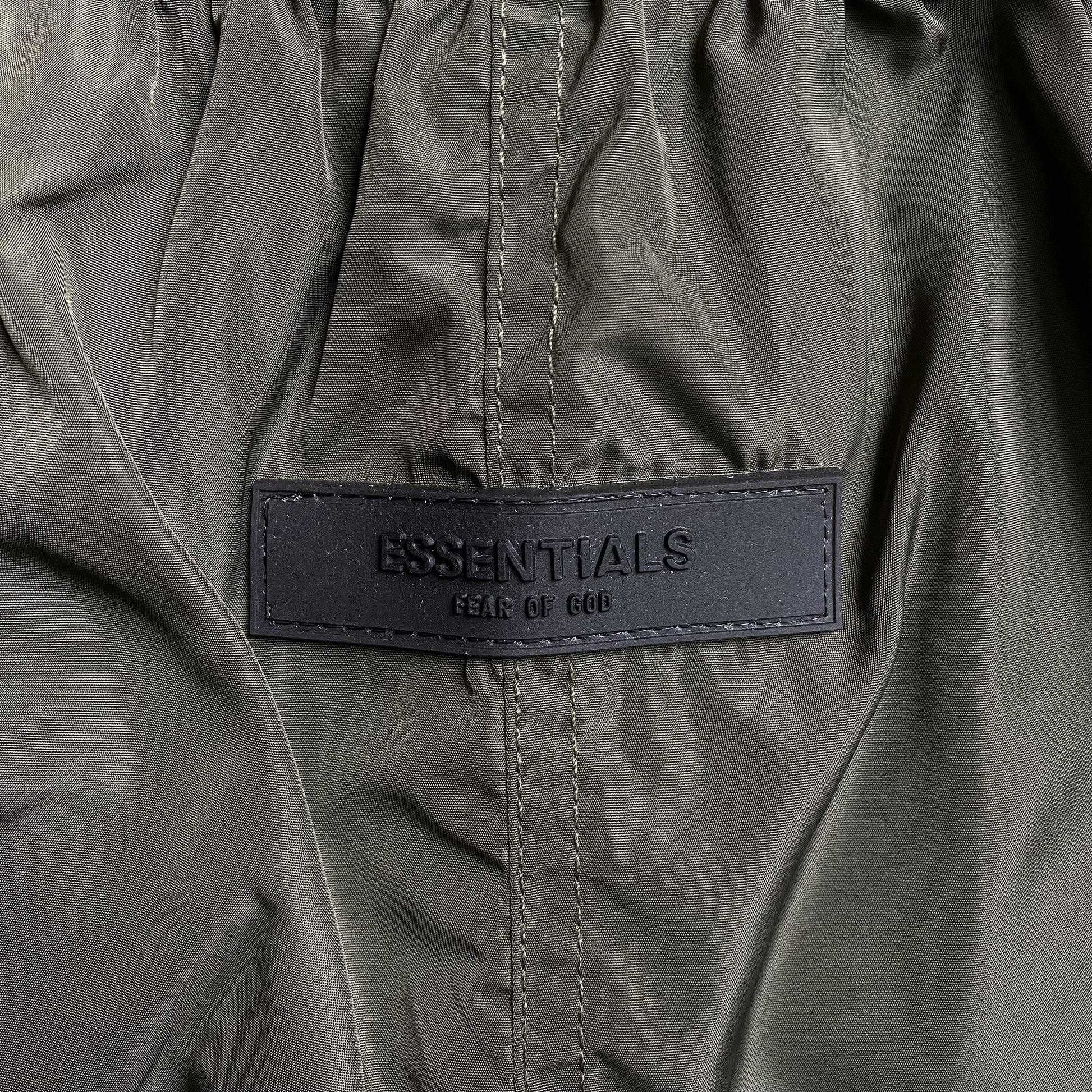 fear-of-god-essentials-running-nylon-short-off-black-4-Drip Store Argentina