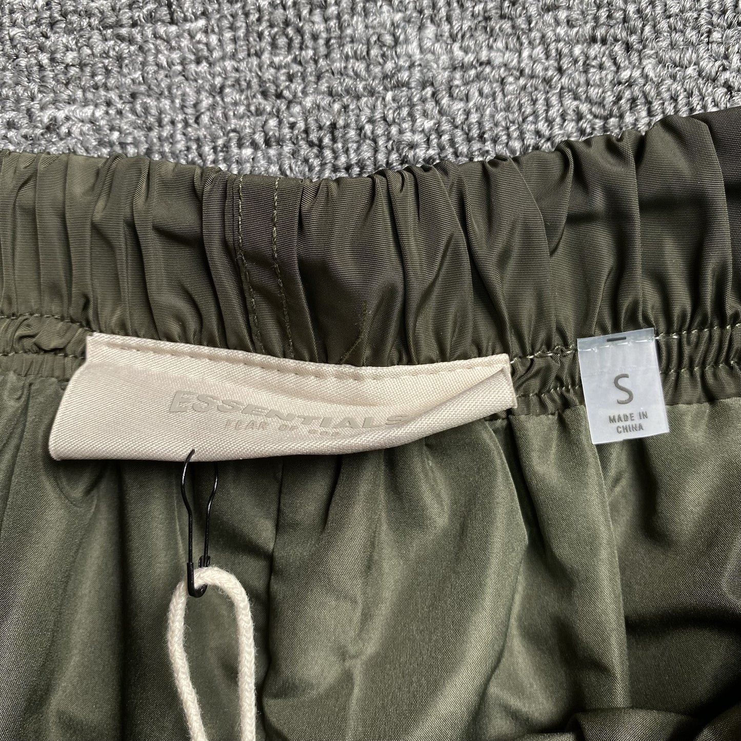 fear-of-god-essentials-running-nylon-short-off-black-5-Drip Store Argentina