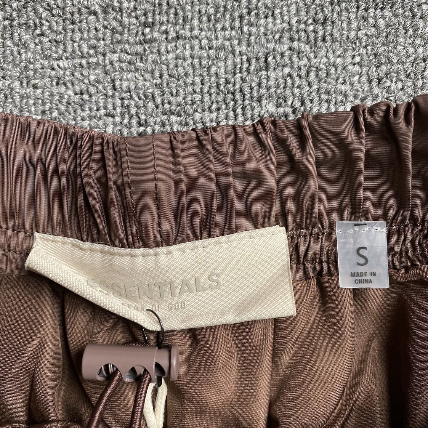 fear-of-god-essentials-running-nylon-short-plum-5-Drip Store Argentina