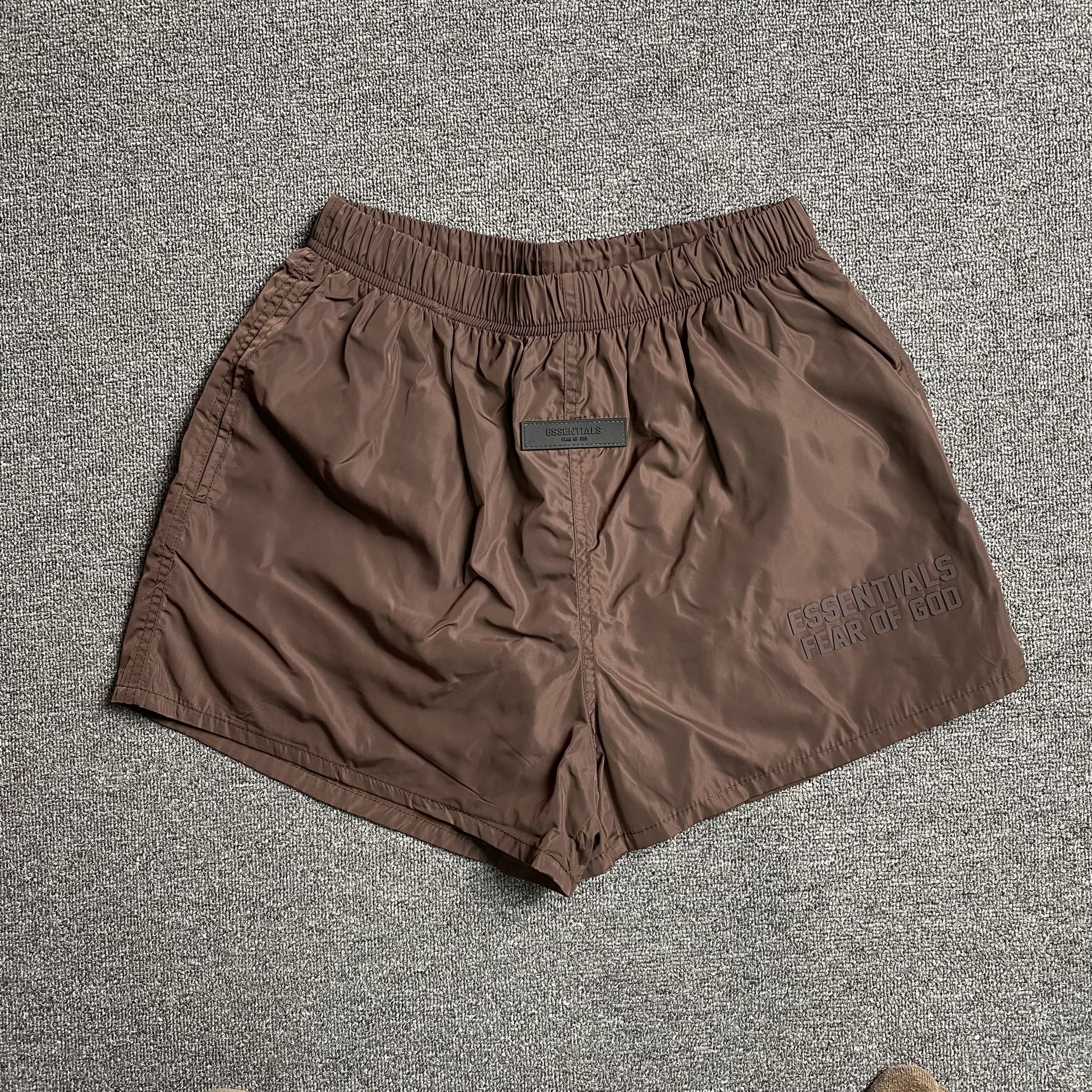 fear-of-god-essentials-running-nylon-short-plum-Drip Store Argentina