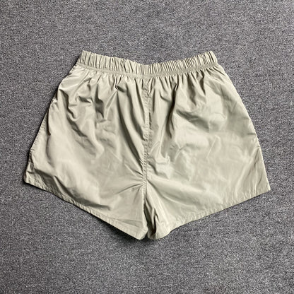 fear-of-god-essentials-running-nylon-short-smoke-2-Drip Store Argentina