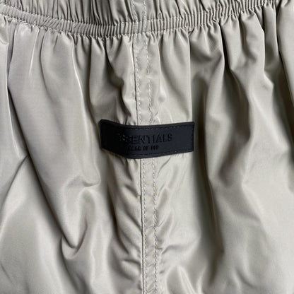 fear-of-god-essentials-running-nylon-short-smoke-4-Drip Store Argentina