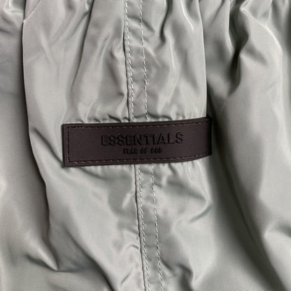 fear-of-god-essentials-running-nylon-short-sycamore-3-Drip Store Argentina