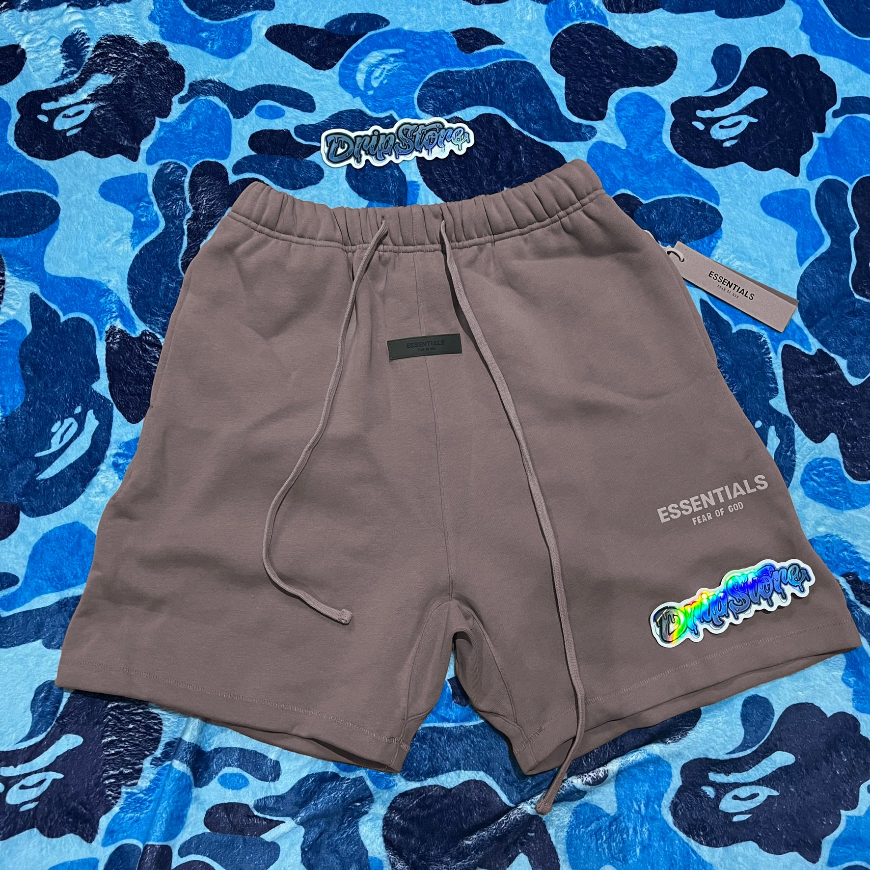 fear-of-god-essentials-shorts-desert-taupe-Drip Store Argentina
