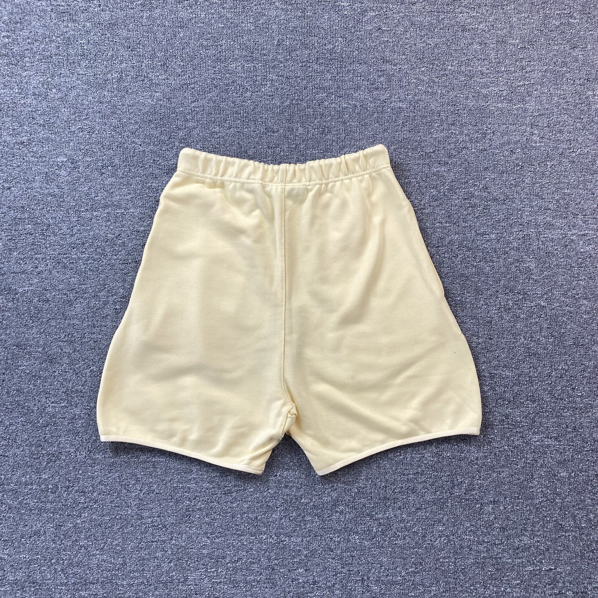 fear-of-god-essentials-shorts-garden-yellow-2-Drip Store Argentina