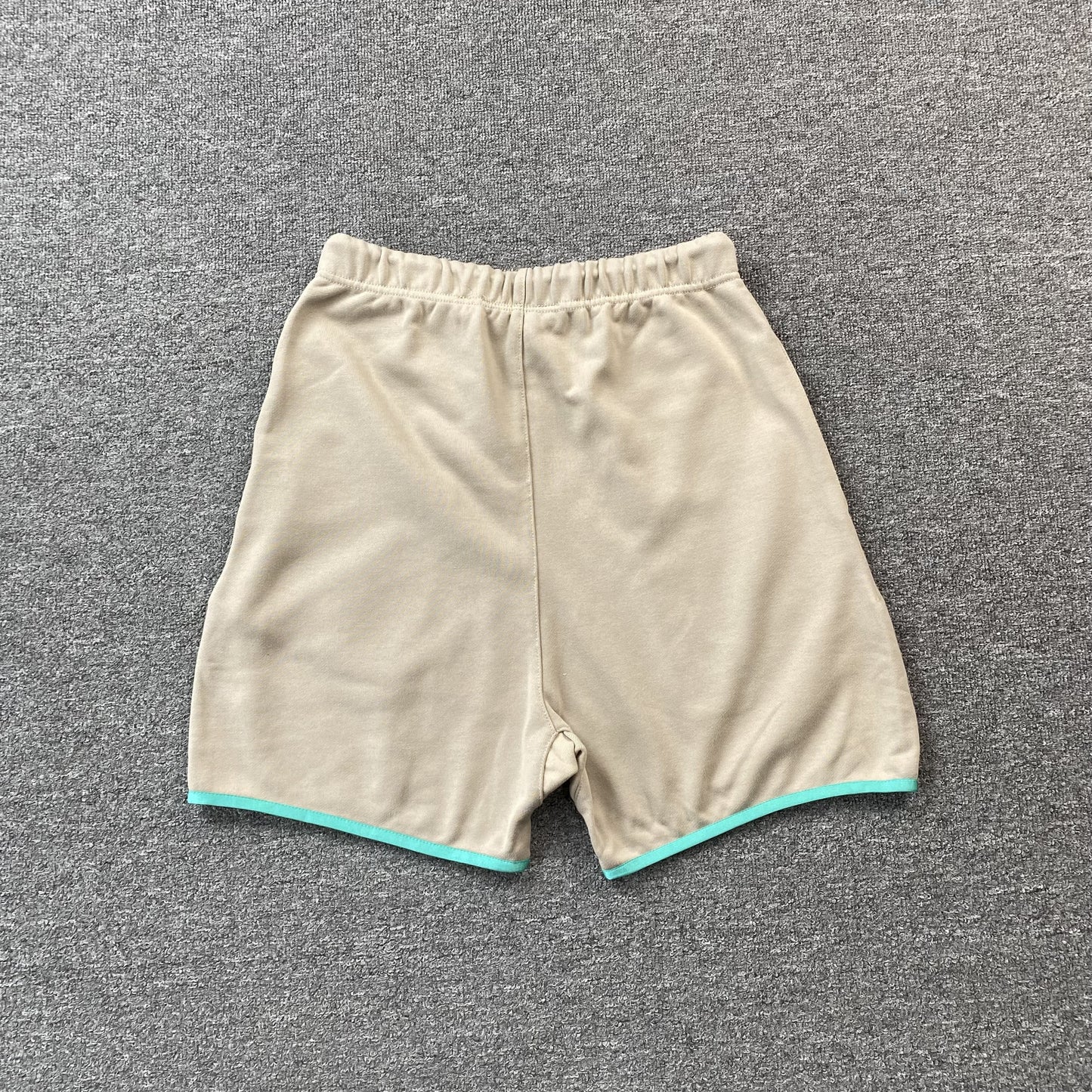 fear-of-god-essentials-shorts-grey-2-Drip Store Argentina