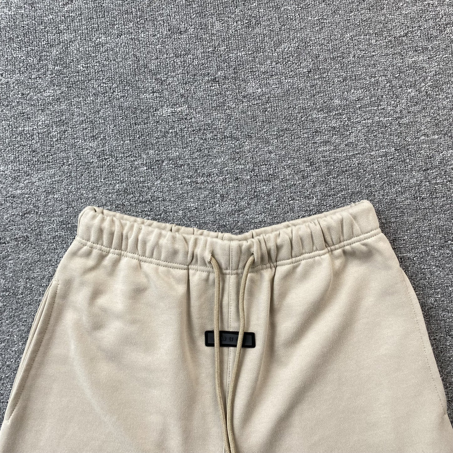 fear-of-god-essentials-shorts-grey-3-Drip Store Argentina
