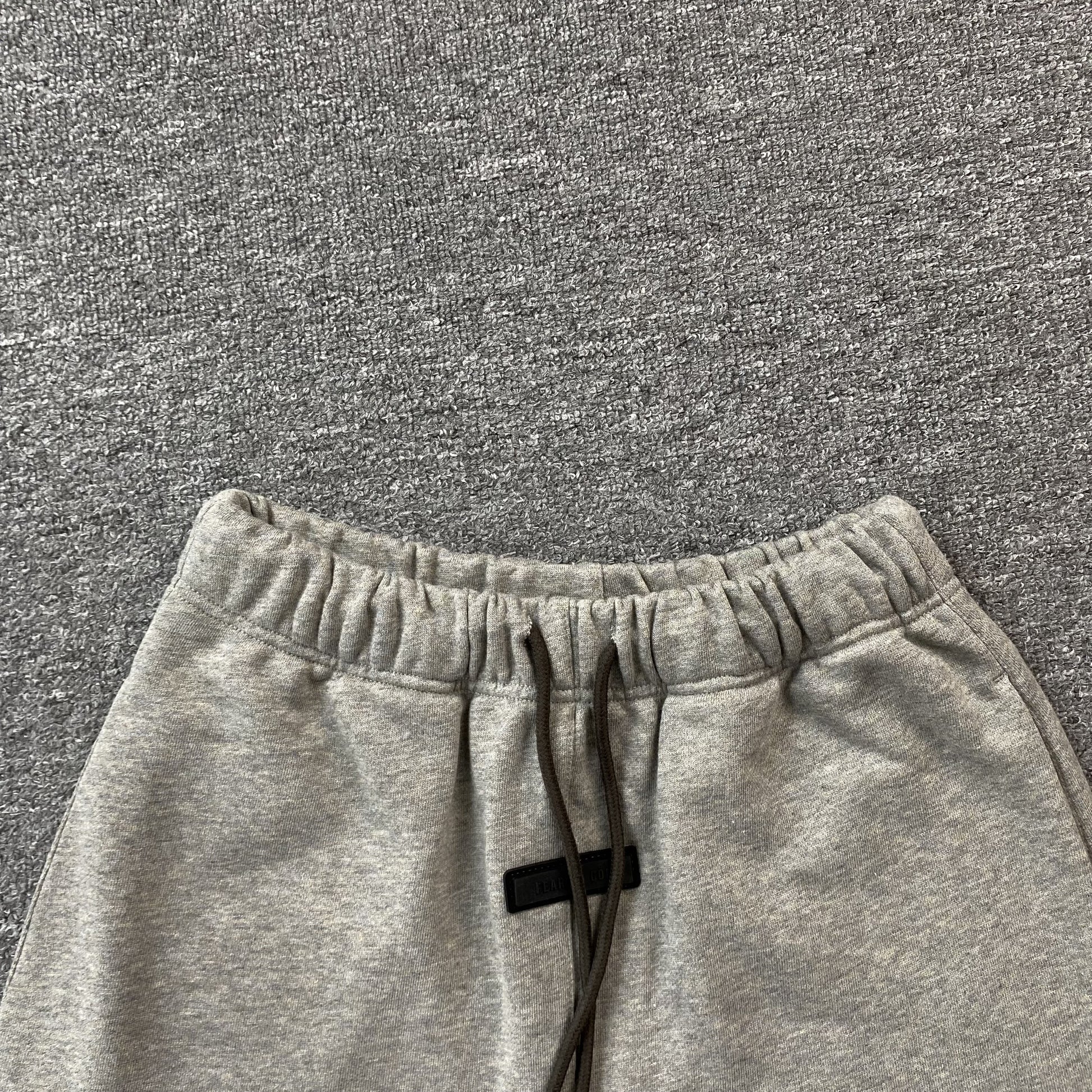 fear-of-god-essentials-shorts-grey-3_510f5193-Drip Store Argentina