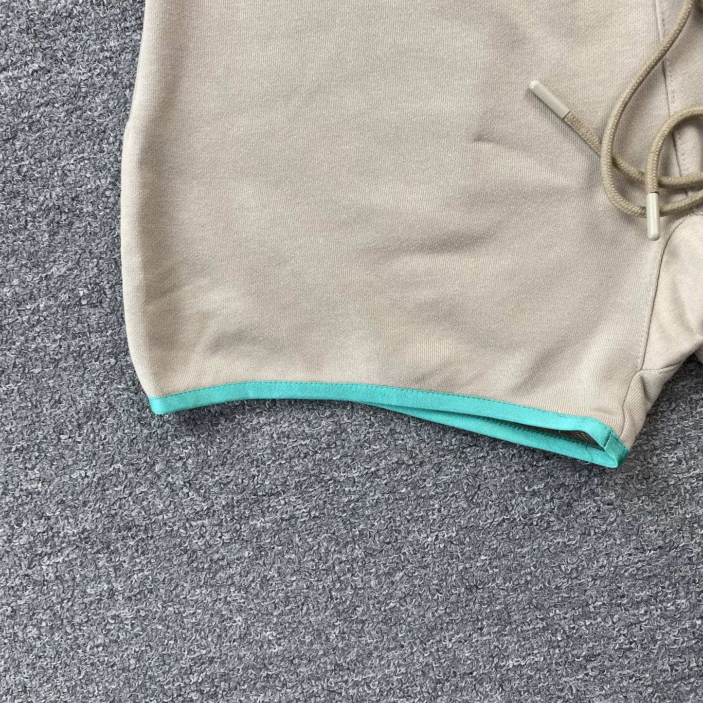 fear-of-god-essentials-shorts-grey-4-Drip Store Argentina