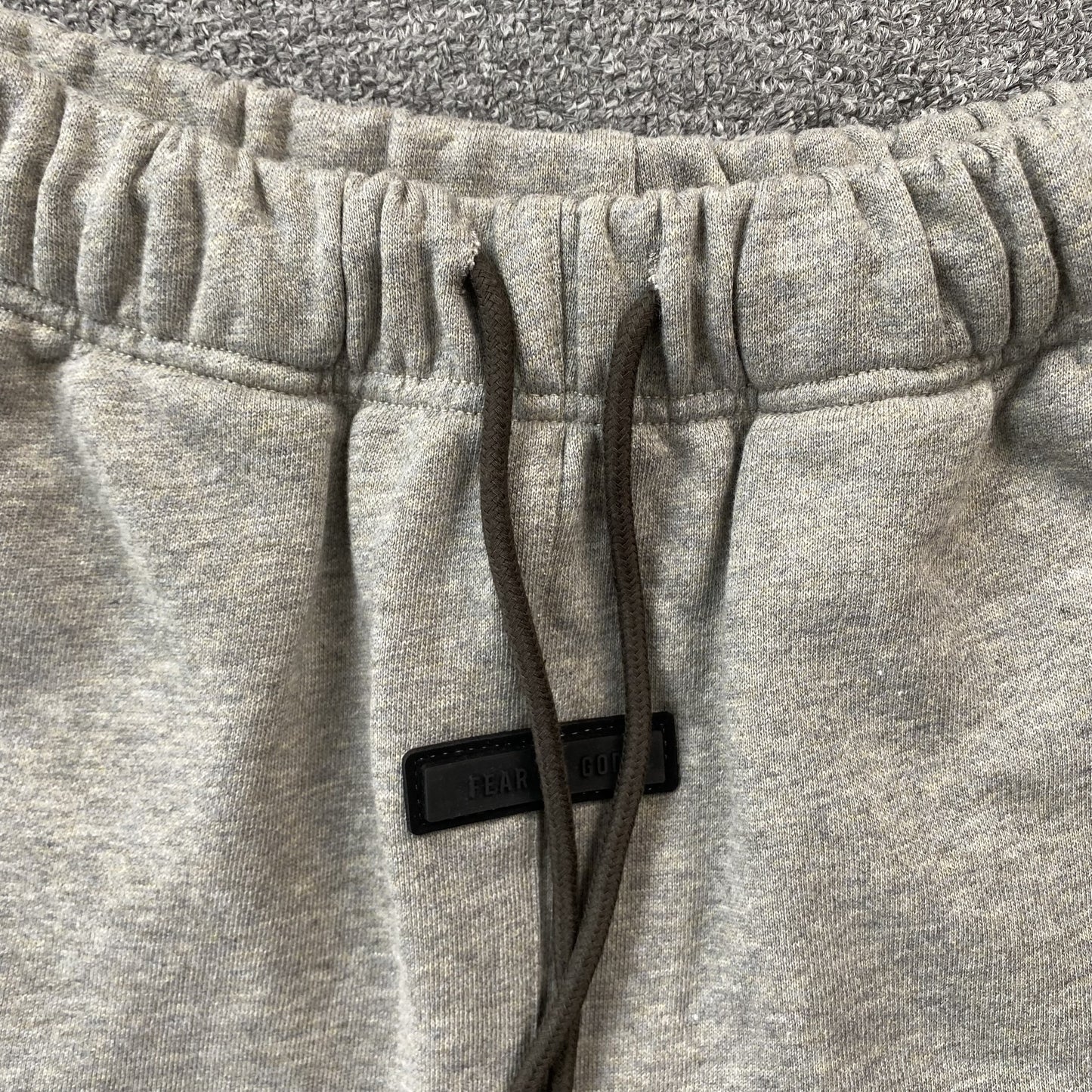fear-of-god-essentials-shorts-grey-4_c1d1ea59-Drip Store Argentina