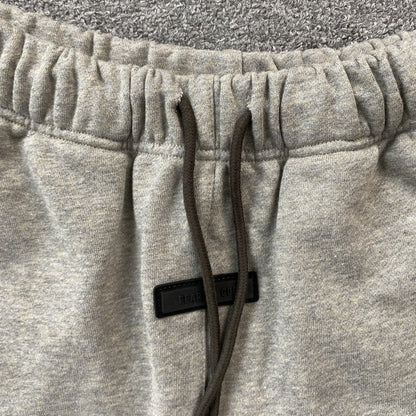 fear-of-god-essentials-shorts-grey-4_c1d1ea59-Drip Store Argentina