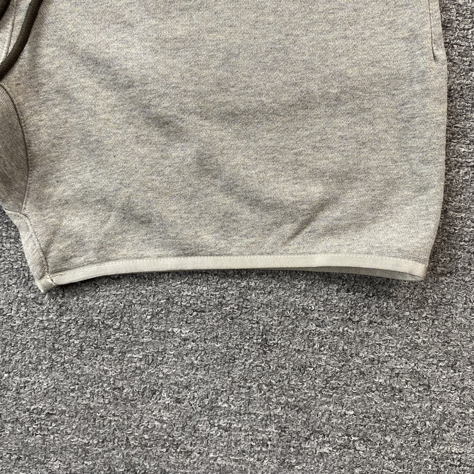 fear-of-god-essentials-shorts-grey-6-Drip Store Argentina