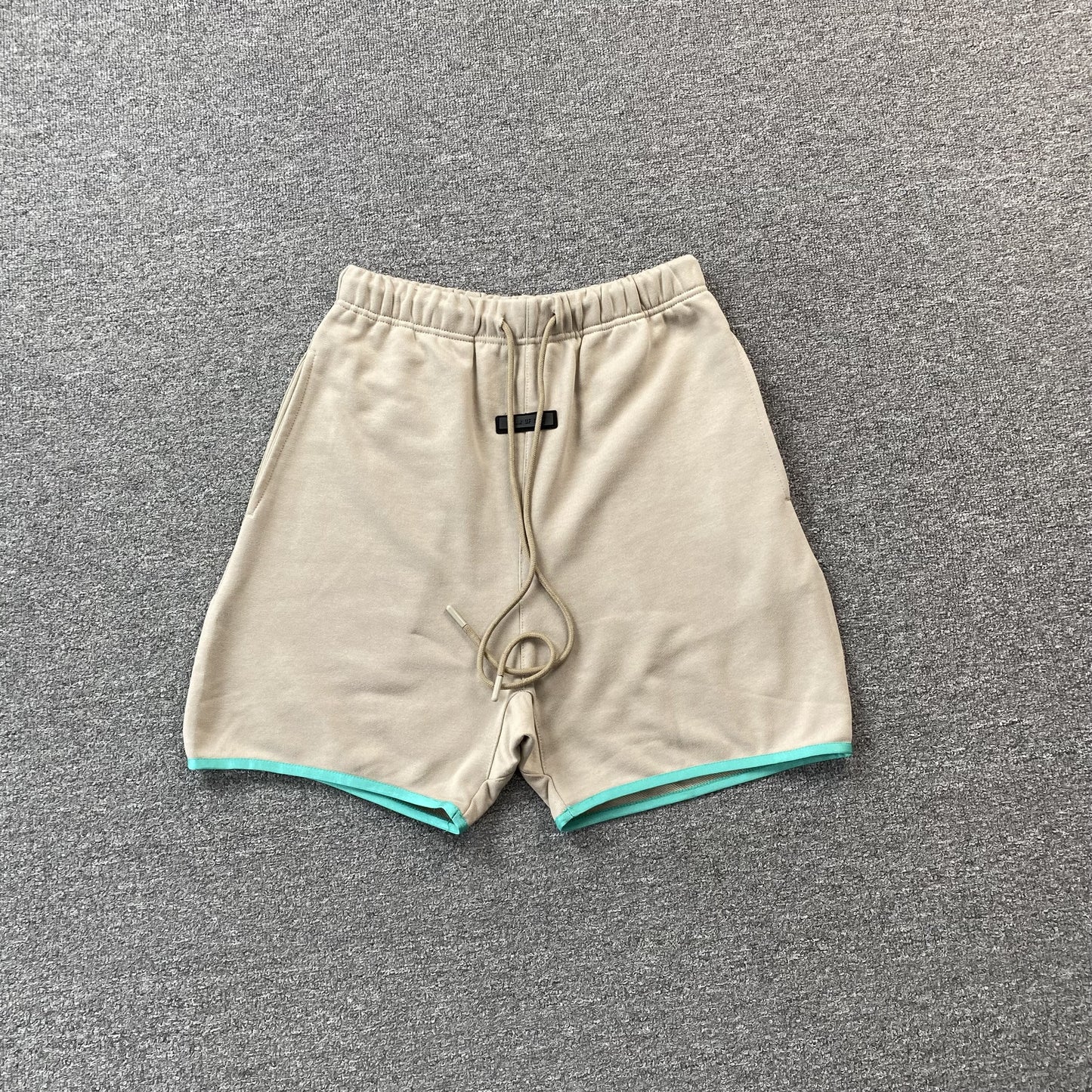 fear-of-god-essentials-shorts-grey-Drip Store Argentina