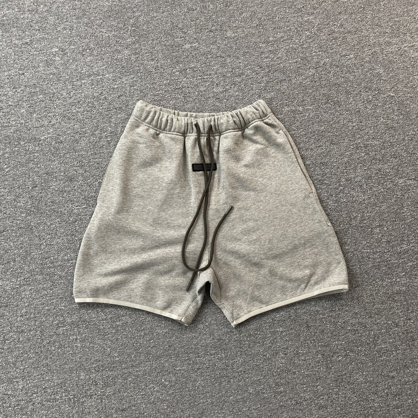 fear-of-god-essentials-shorts-grey_102d7d1c-Drip Store Argentina