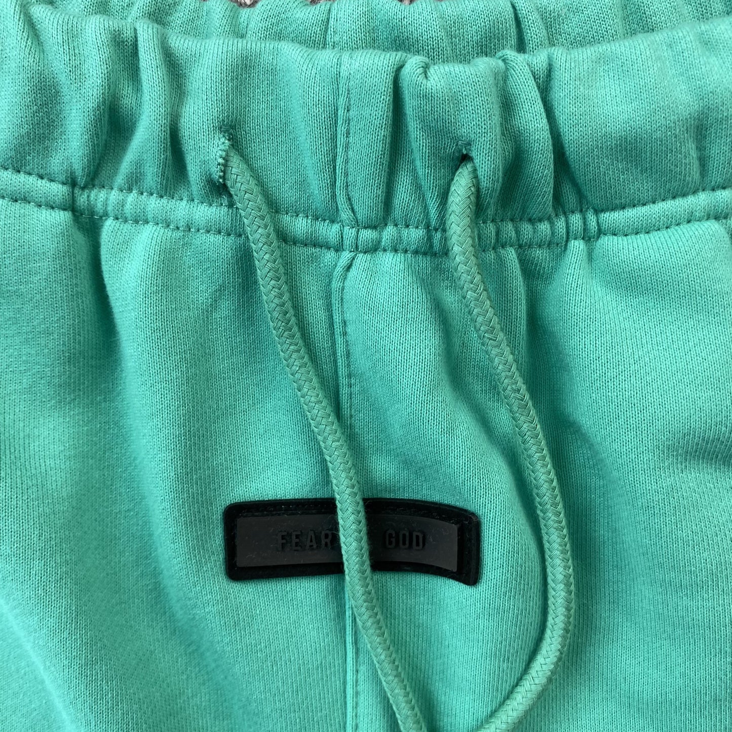 fear-of-god-essentials-shorts-mint-leaf-3-Drip Store Argentina