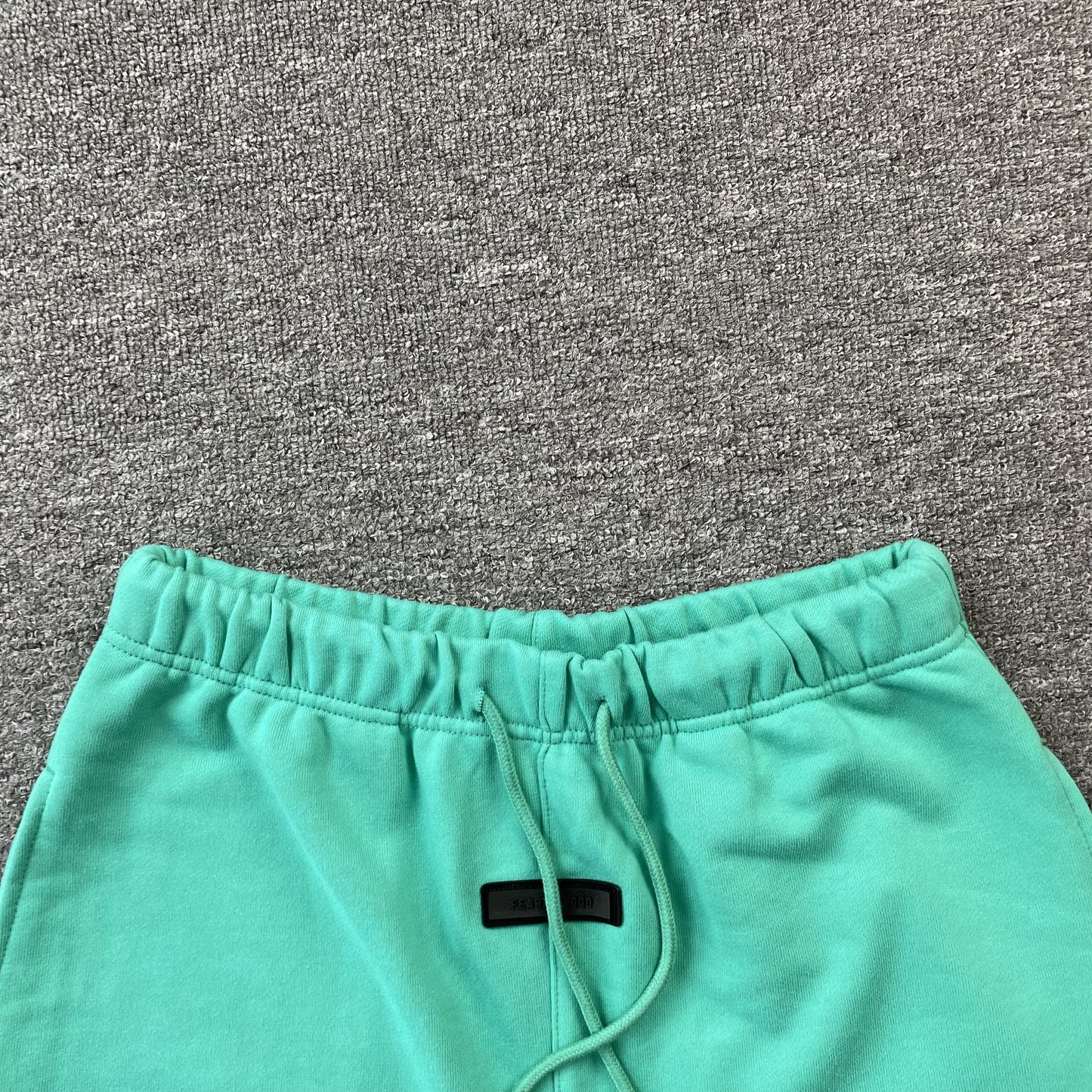 fear-of-god-essentials-shorts-mint-leaf-4-Drip Store Argentina