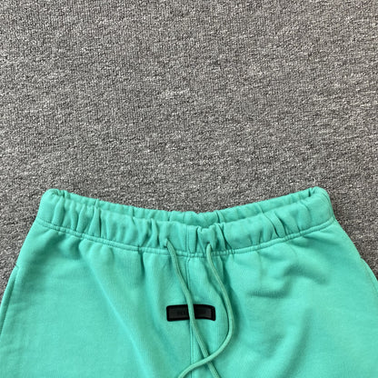 fear-of-god-essentials-shorts-mint-leaf-4-Drip Store Argentina