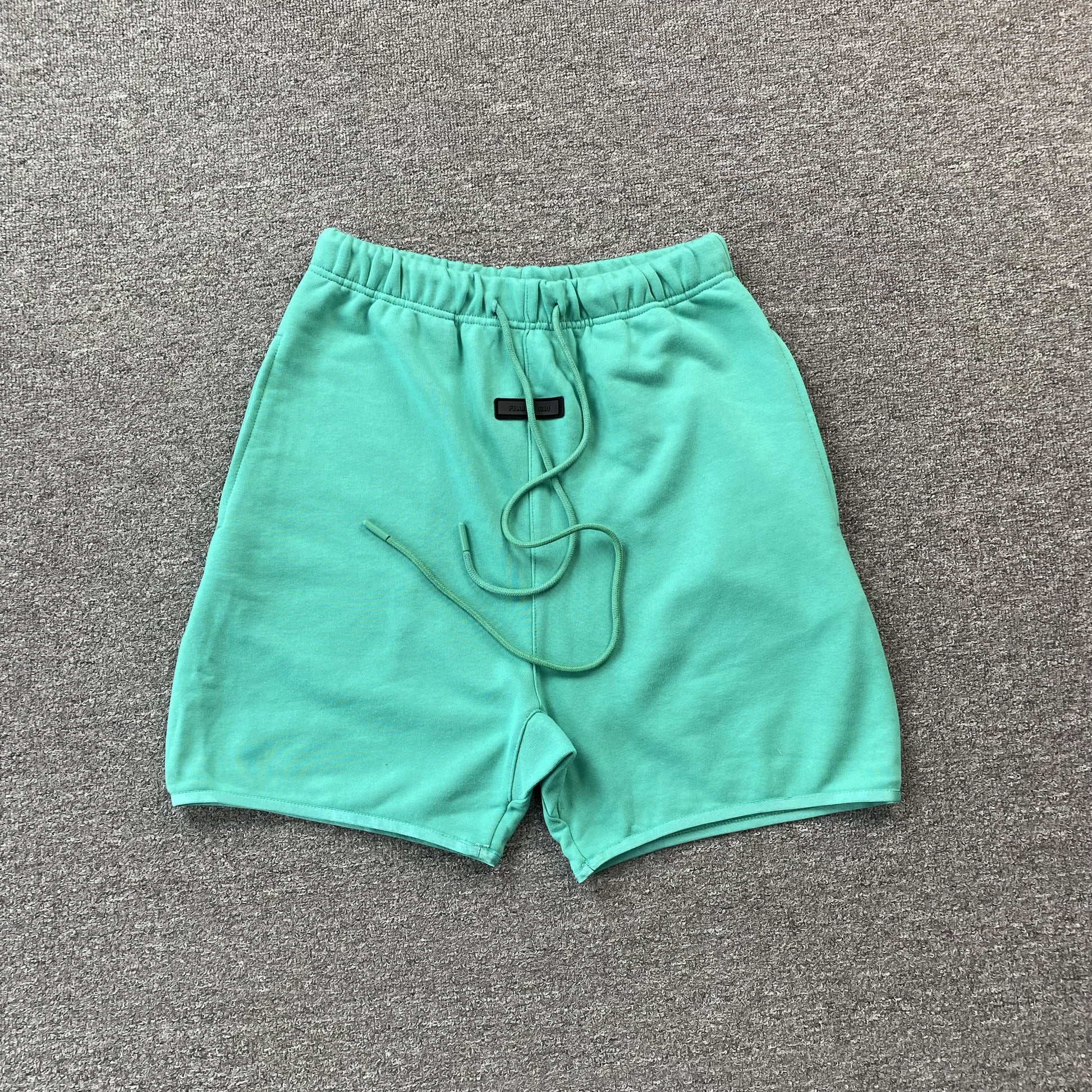 fear-of-god-essentials-shorts-mint-leaf-Drip Store Argentina