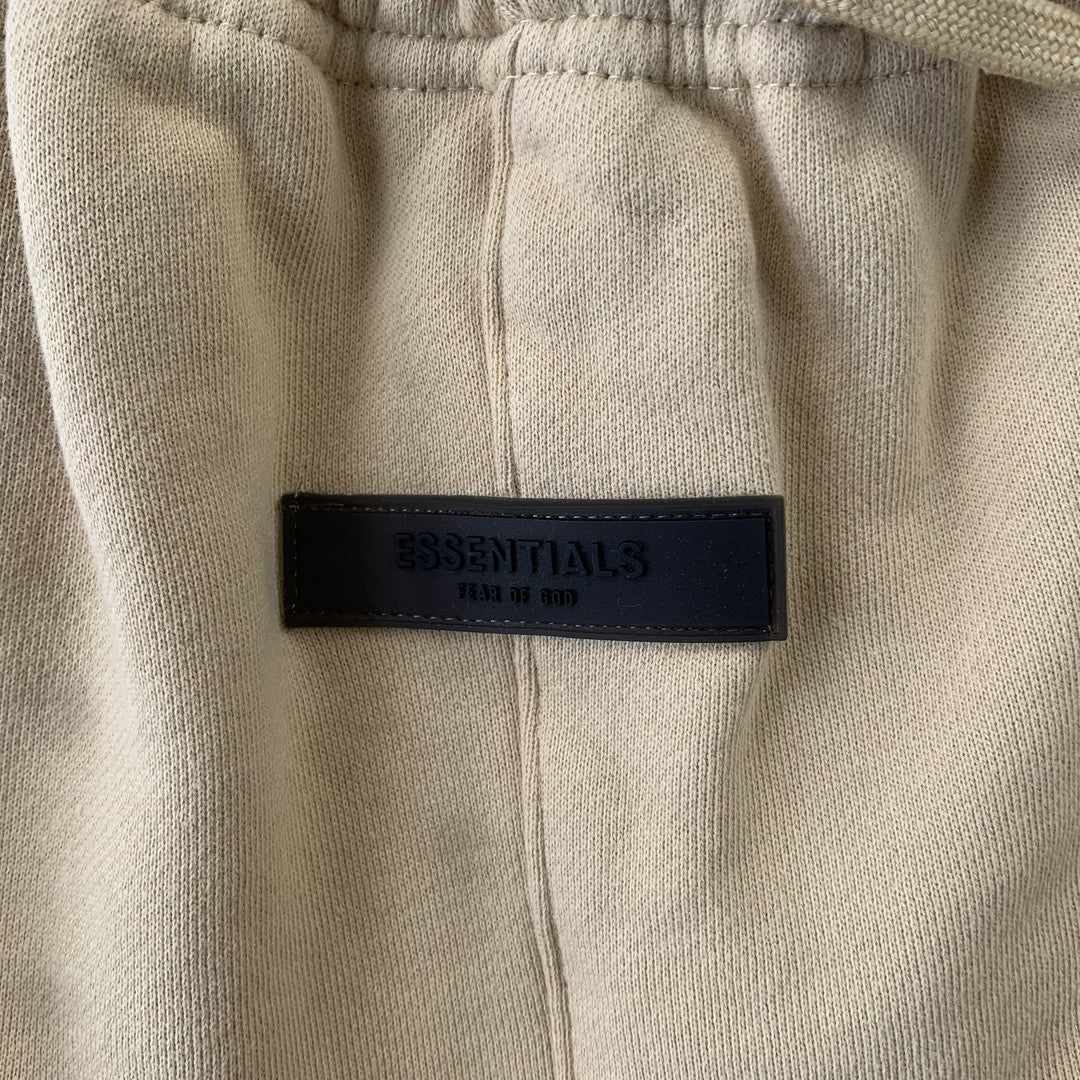 fear-of-god-essentials-shorts-sand-4-Drip Store Argentina
