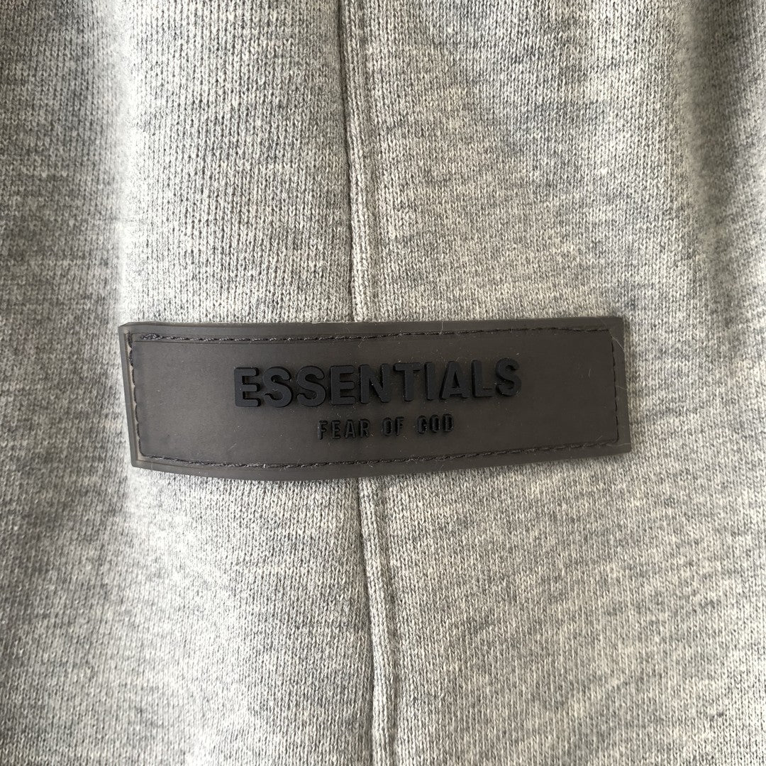 fear-of-god-essentials-shorts-ss22-dark-oatmeal-4-Drip Store Argentina