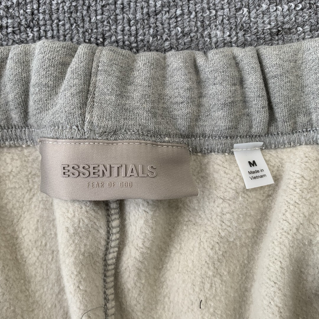 fear-of-god-essentials-shorts-ss22-dark-oatmeal-6-Drip Store Argentina