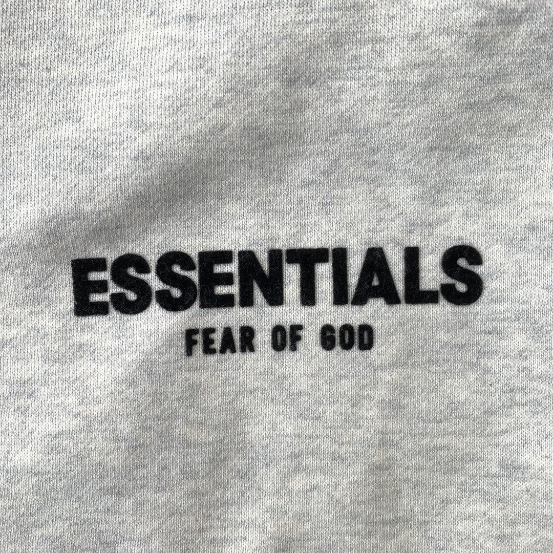 fear-of-god-essentials-shorts-ss22-light-oatmeal-3-Drip Store Argentina