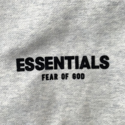 fear-of-god-essentials-shorts-ss22-light-oatmeal-3-Drip Store Argentina