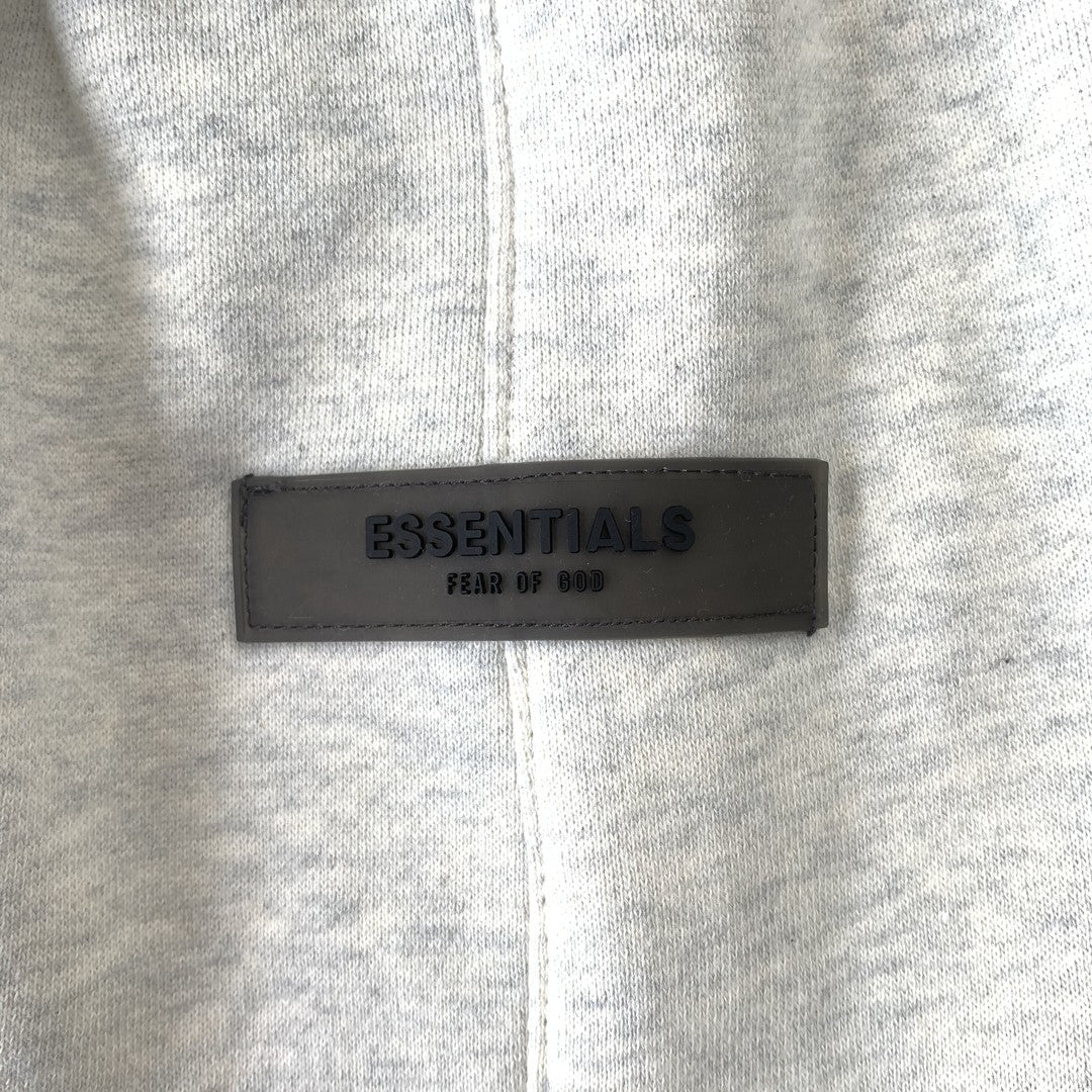 fear-of-god-essentials-shorts-ss22-light-oatmeal-4-Drip Store Argentina