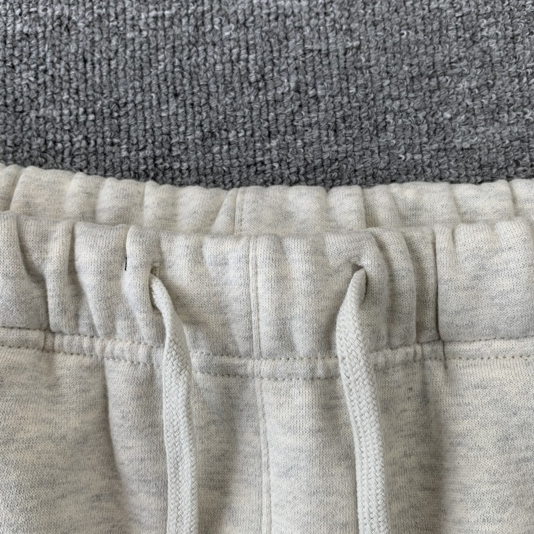 fear-of-god-essentials-shorts-ss22-light-oatmeal-6-Drip Store Argentina