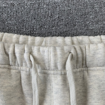 fear-of-god-essentials-shorts-ss22-light-oatmeal-6-Drip Store Argentina