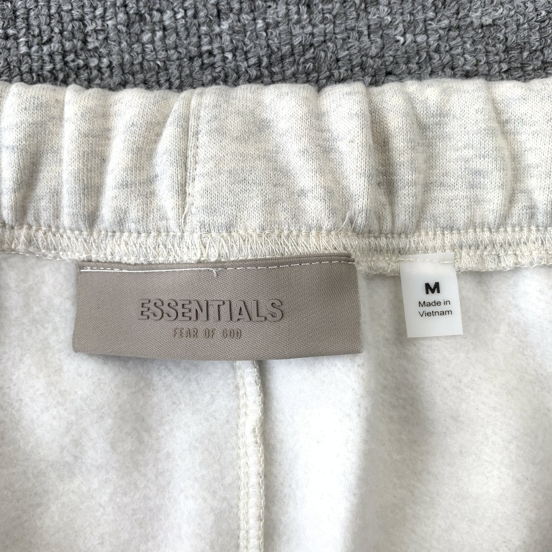 fear-of-god-essentials-shorts-ss22-light-oatmeal-7-Drip Store Argentina