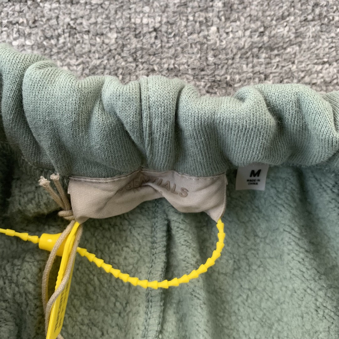 fear-of-god-essentials-shorts-sycamore-5-Drip Store Argentina