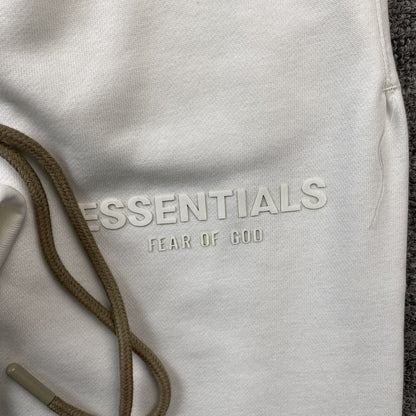 Pantalón Fear of God Essentials Small Logo Cloud Dancer