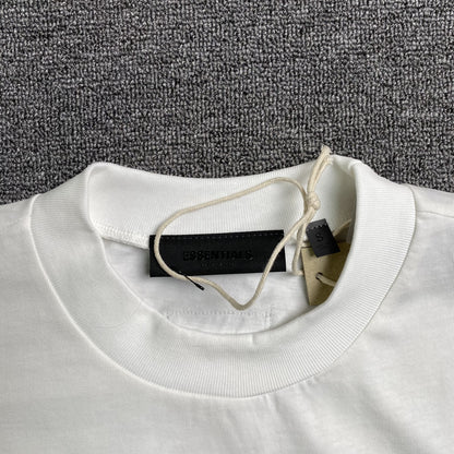 Remera Fear of God Essentials Small Logo Cloud Dancer