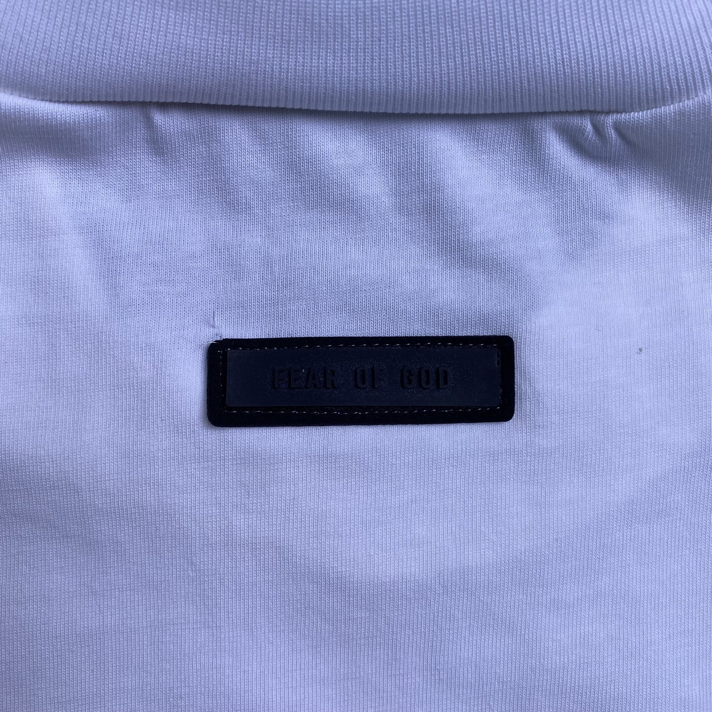 Remera Fear of God Essentials Small Logo Cloud Dancer