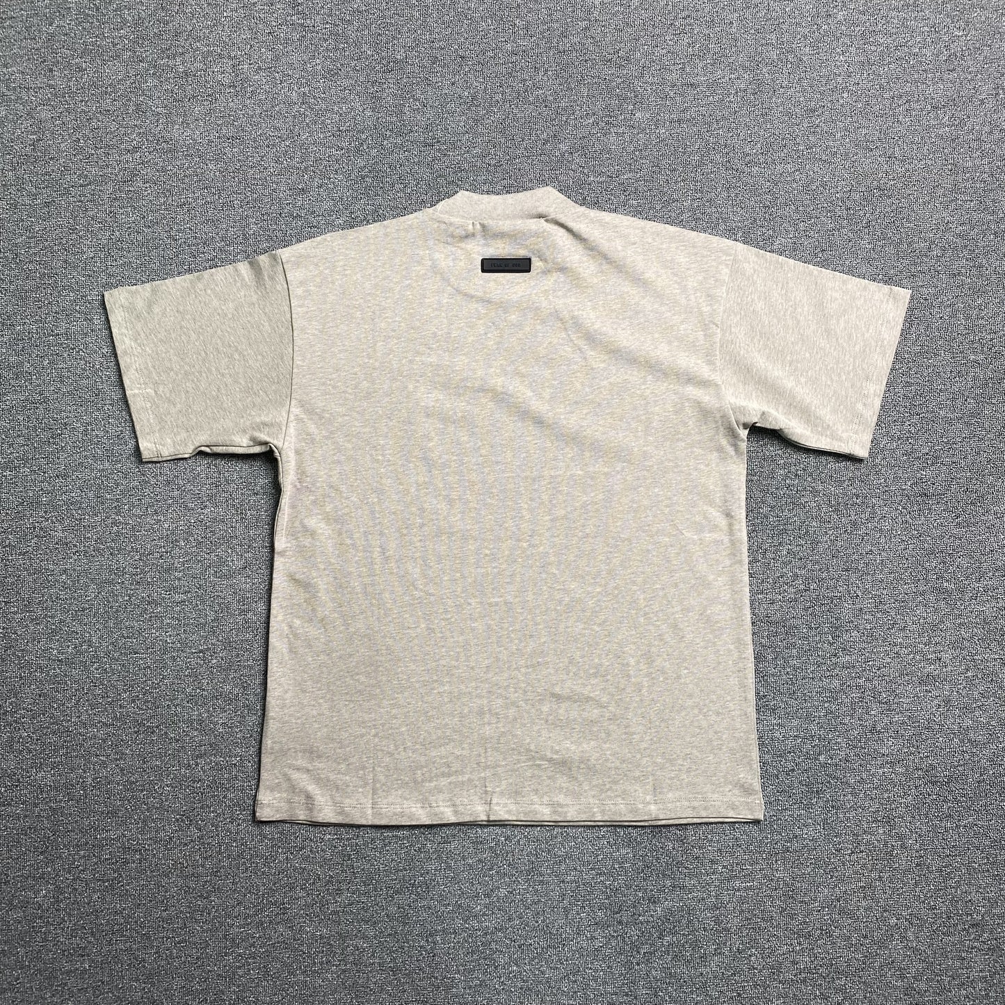 Remera Fear of God Essentials Small Logo Gold Heather