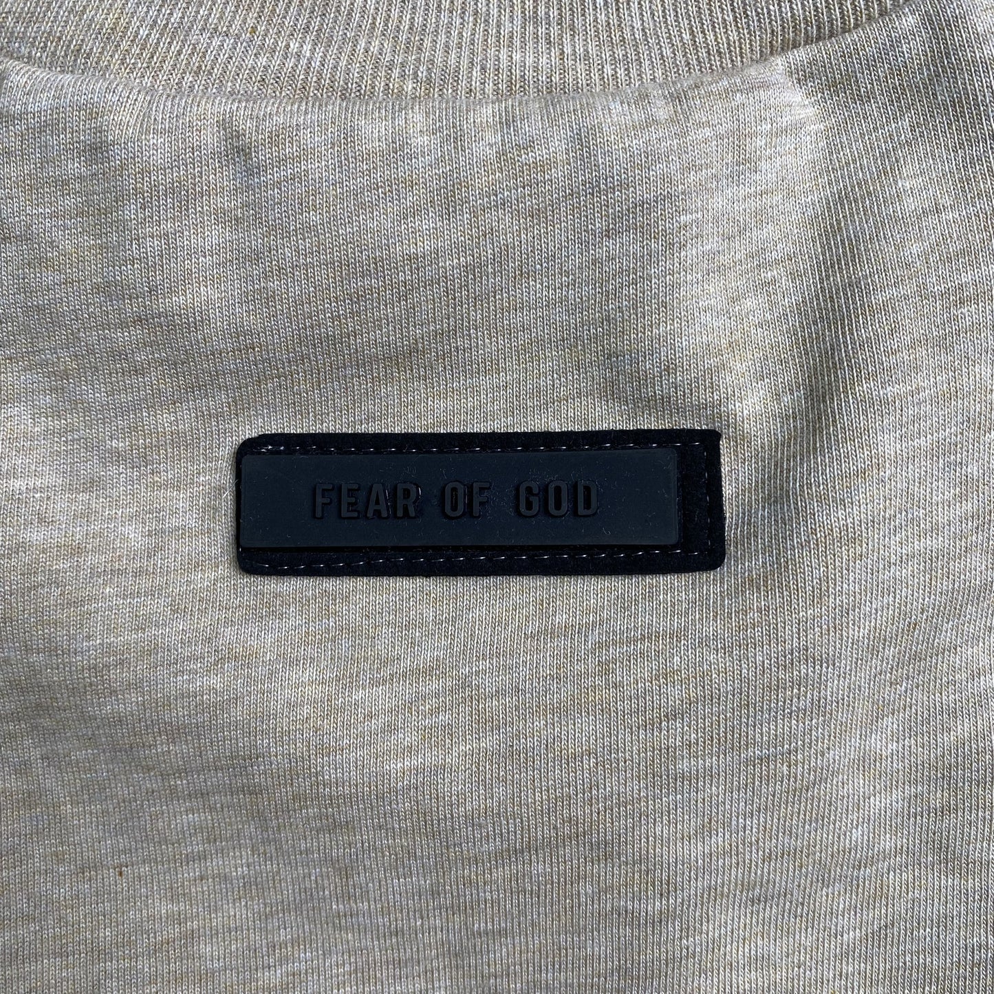 Remera Fear of God Essentials Small Logo Gold Heather