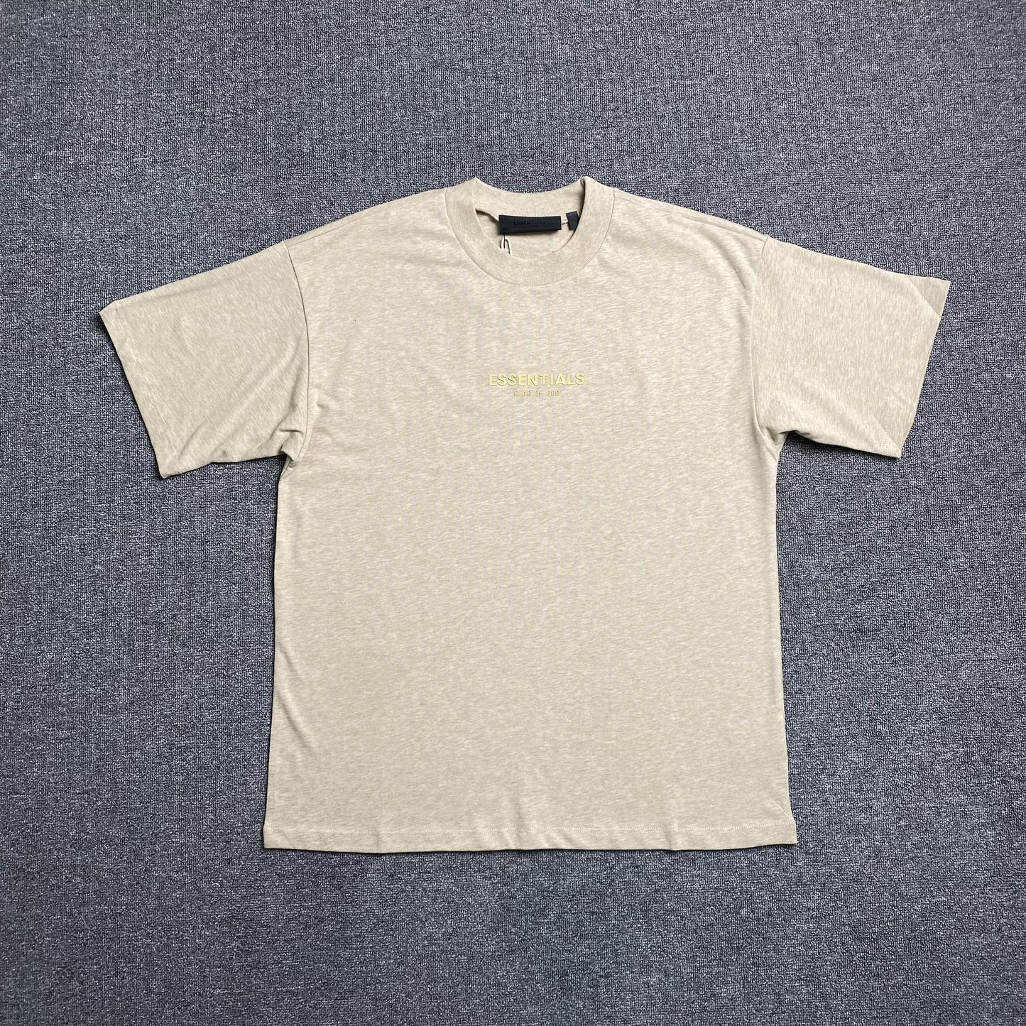 Remera Fear of God Essentials Small Logo Gold Heather