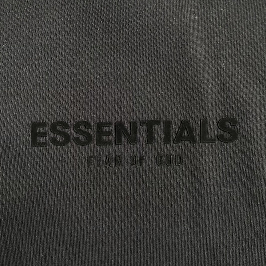 Remera Fear of God Essentials Small Logo Negra