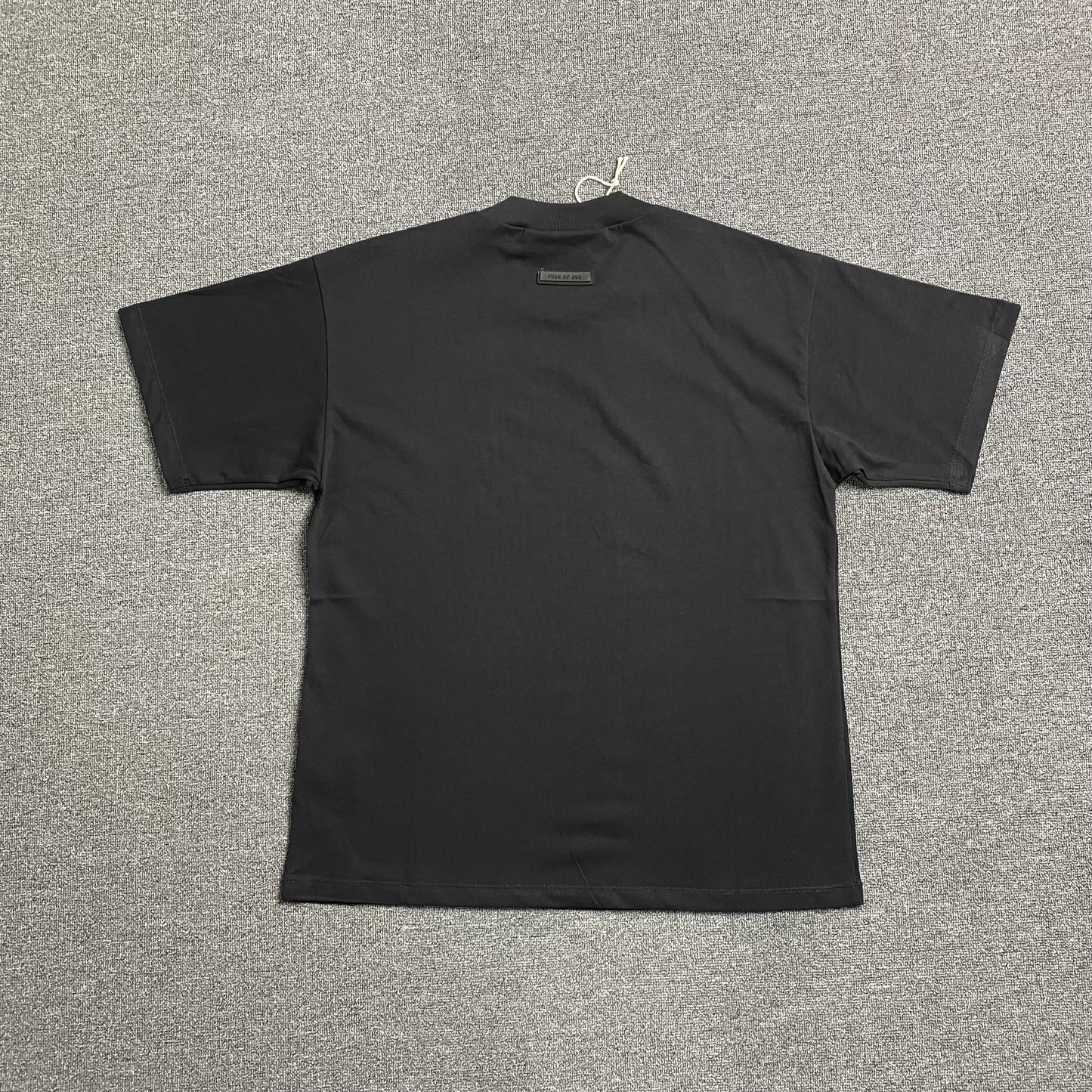 Remera Fear of God Essentials Small Logo Negra