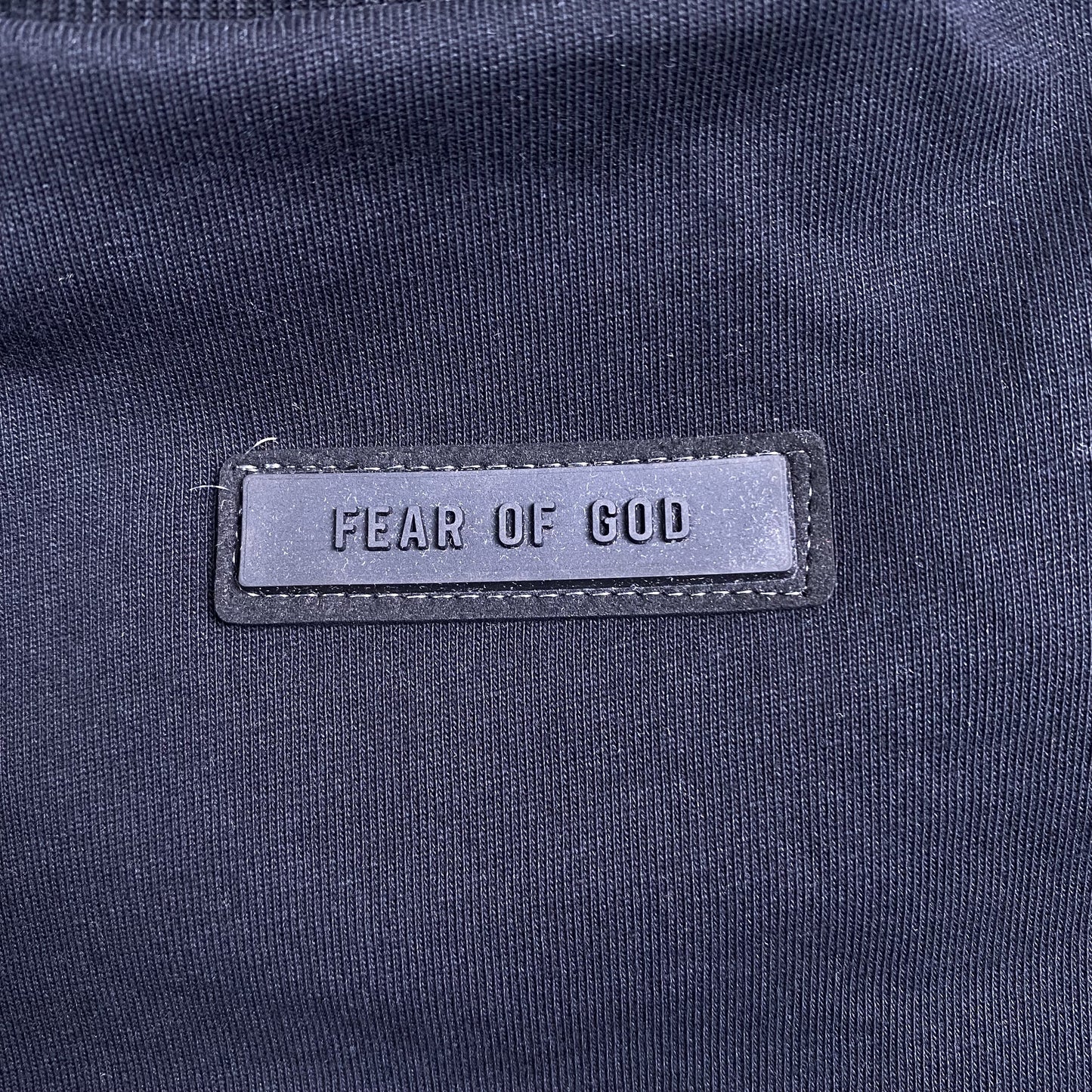Remera Fear of God Essentials Small Logo Negra