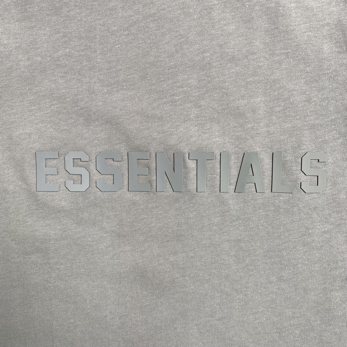 fear-of-god-essentials-ss-tee-seal-2-Drip Store Argentina