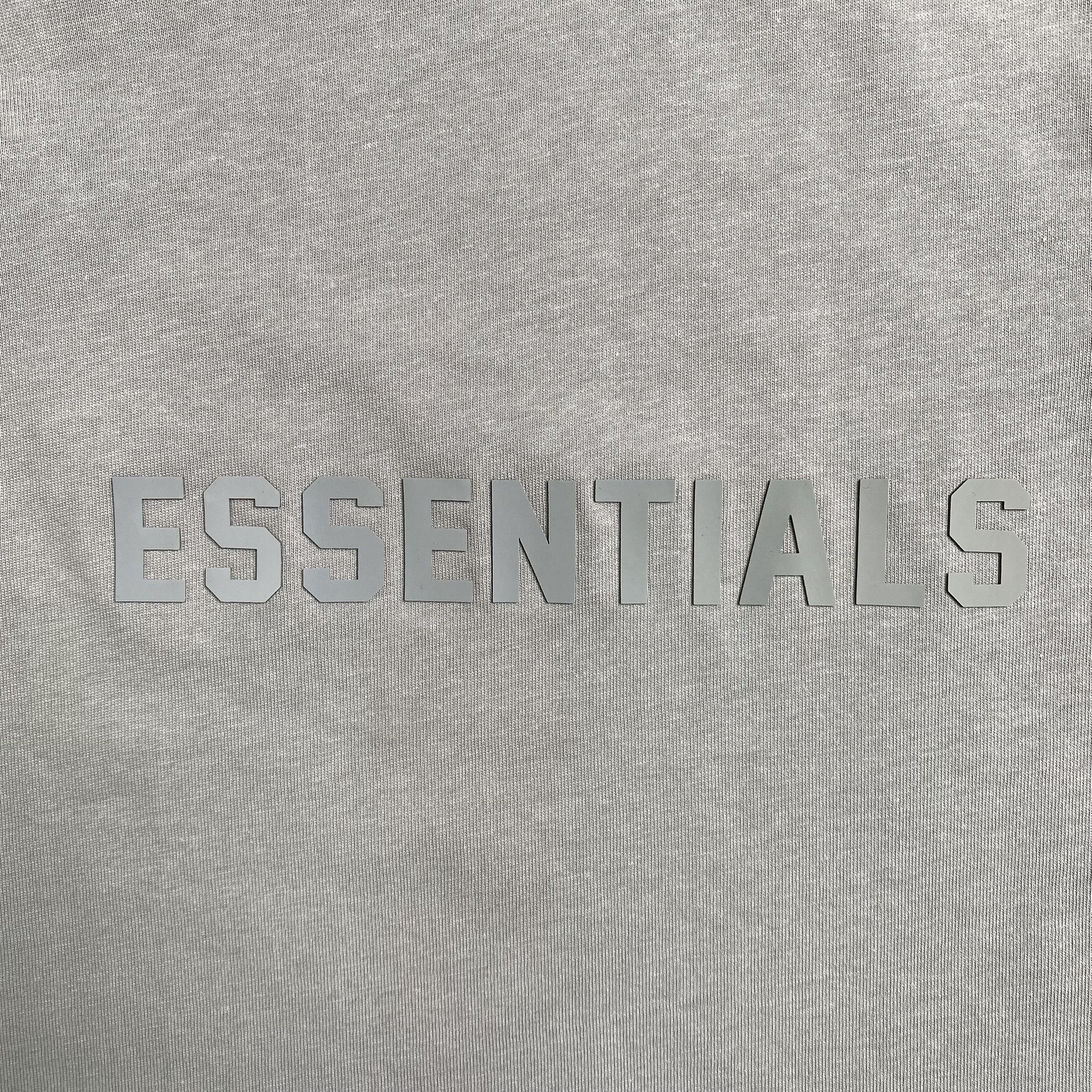 fear-of-god-essentials-ss-tee-seal-2-Drip Store Argentina