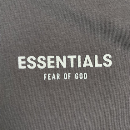 Remera Fear of God Essentials Desert Taupe