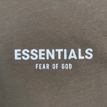 Remera Fear of God Essentials Oak