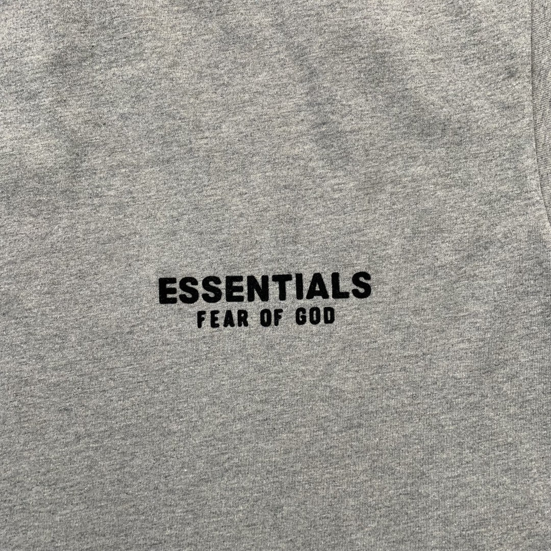 Remera Fear of God Essentials (SS22) Gris